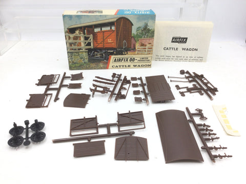 Airfix R.5 OO Gauge Cattle Van Kit