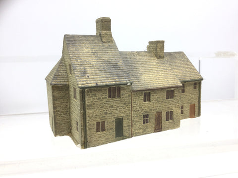 SD Mouldings 225 N Gauge Row of 3 Cottages