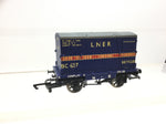 Hornby R6574 OO Gauge NE Conflat Wagon w Container 17828