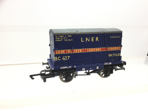 Hornby R6574 OO Gauge NE Conflat Wagon w Container 17828