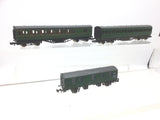 Graham Farish N Gauge SR Green Suburban Coach x2 plus Parcels Van
