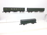 Graham Farish N Gauge SR Green Suburban Coach x2 plus Parcels Van