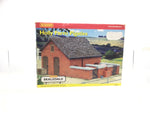Hornby R8523 OO Gauge Skaledale Holly Farm Pigsties