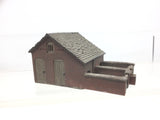 Hornby R8523 OO Gauge Skaledale Holly Farm Pigsties