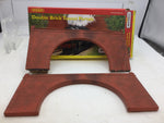 Hornby R8512 OO Gauge Skaledale Double Brick Tunnel Portals (Pair)