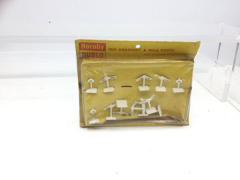 Hornby Dublo 5025 OO Gauge Gradient & Mile Posts