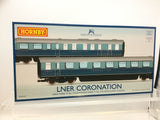 Hornby R40225 OO Gauge LNER, Coronation Open Third & Kitchen Third Articulated Coach Pack - Era 3