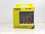 Noch 16526 HO/OO Gauge Warehouse Worker (Loading) Tiny Scenes Set