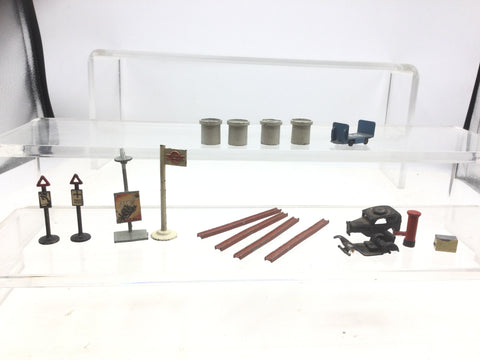 Job Lot of Assorted OO Gauge Cast Metal Accessories