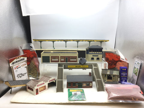 Job Lot of OO Gauge Kit Built Buildings and Accessories (L4)