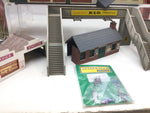 Job Lot of OO Gauge Kit Built Buildings and Accessories (L4)