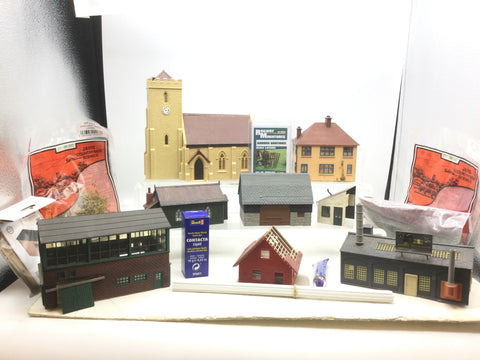 Job Lot of OO Gauge Kit Built Buildings and Accessories (L5)