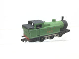 Graham Farish 1702 N Gauge LNER Green General Purpose Tank 2801 (L3)