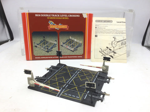 Hornby R636 OO Gauge Double Track Level Crossing (Steel Rails)