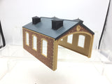 Hornby R504 OO Gauge Double Track Engine Shed