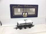Lima 305703 OO Gauge 6 Wheel Tanker United Dairies