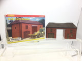 Hornby R8525 OO Gauge Skaledale Holly Farm Stables