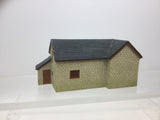 Hornby R8785 OO Gauge Skaledale Farm Tractor/Plough Shed