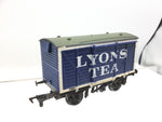 Airfix 54302 OO Gauge 12t Vent Van Lyons Tea
