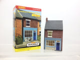 Hornby R8646 OO Gauge Low Relief Smeeton's Terraced Shop