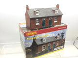 Hornby R8972 OO Gauge Skaledale Miners Cottages (Unboxed)