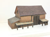Graham Farish 42-104 N Gauge Red Brick Hay Barn