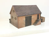 Graham Farish 42-104 N Gauge Red Brick Hay Barn