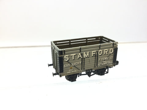 Graham Farish 377-202 N Gauge 8 Plank Wagon w Coke Rail Stamford (MISSING COUPLING)