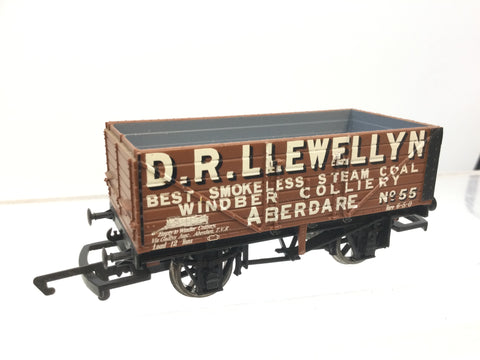Hornby R6302 OO Gauge 7 Plank Wagon DR Llewellyn 55