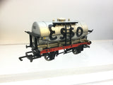 Hornby R6319 OO Gauge 14t Tank Wagon Esso 3060