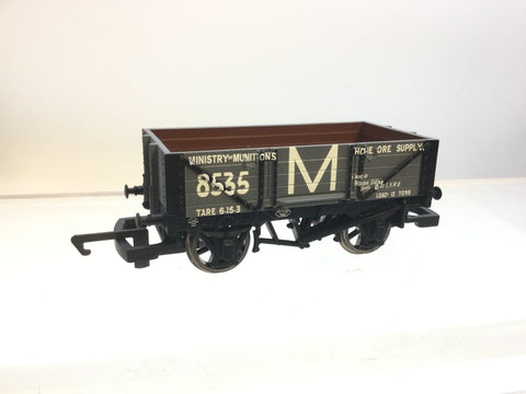 Hornby R6299 OO Gauge 4 Plank Wagon Ministry of Munitions