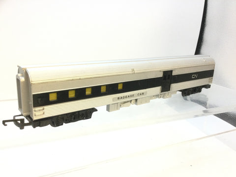 Triang/Hornby R4461 OO Gauge CN Silver/Black Baggage Car
