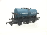 Lima 305643 OO Gauge 6 Wheel Milk Tanker Express Dairies