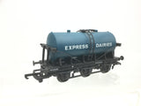 Lima 305643 OO Gauge 6 Wheel Milk Tanker Express Dairies