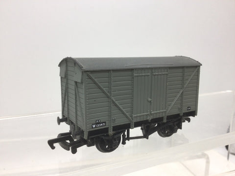 Mainline 37431 OO Gauge BR 12t Double Vent Van W133971