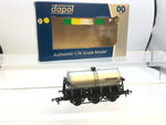 Dapol B1009 OO Gauge Unigate Creameries 6 Wheeled Milk Tanker