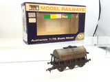 Dapol B759 OO Gauge 6 Wheel Tank Wagon United Dairies Weathered