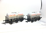 Hornby R6453 OO Gauge 6 Wheel Milk Tank United Dairies Silver x2 (RENUMBERED)