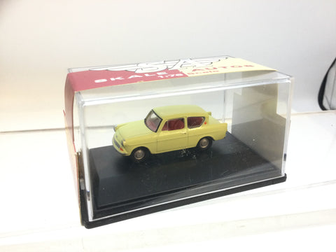 Hornby R7027 1:76/OO Gauge Ford Anglia 105E Pale Yellow