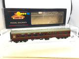 Bachmann 39-026F OO Gauge BR Maroon Mk 1 Corr 2nd Coach W24165