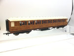 Hornby R4172 OO Gauge LNER Gresley Corridor 3rd Coach 1435