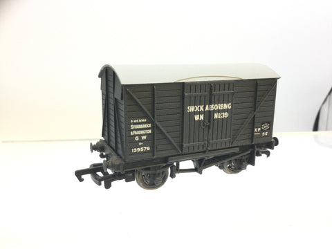 Bachmann 33-725 OO Gauge 12t Shock-Absorbing Van GWR Grey 139576