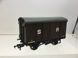 Bachmann 38-070 OO Gauge SR 12t Planked Vent Van 48679