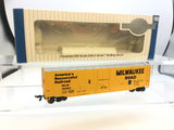 Bachmann 18017 HO Gauge Plug Door Box Car Milwaukee Road MILW56500