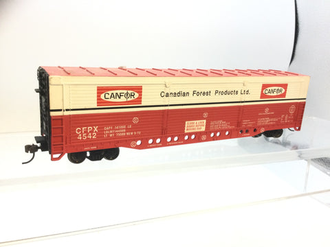 Bachmann 18137 HO Gauge All Door Box Car Canadian Forest Products CFPX4542