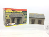 Hornby R8608 OO Gauge Home Farm Stables