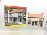 Hornby R8967 OO Gauge Skaledale Forbes Menswear Shop