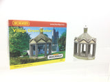 Hornby R8973 OO Gauge Skaledale Village Green Shelter