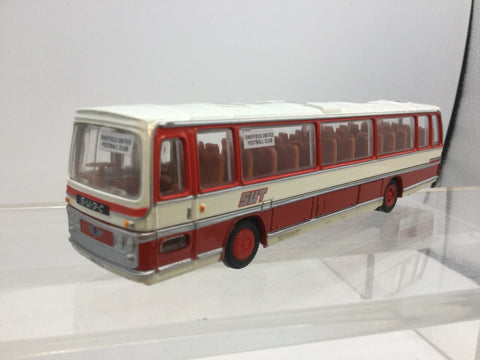 EFE 15705DL OO/1:76 Gauge Plaxton Panorama Bus Sheffield United Tours