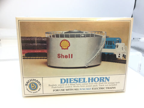 Bachmann 46708 N Gauge Shell Oil Storage Tank with Diesel Horn Sound